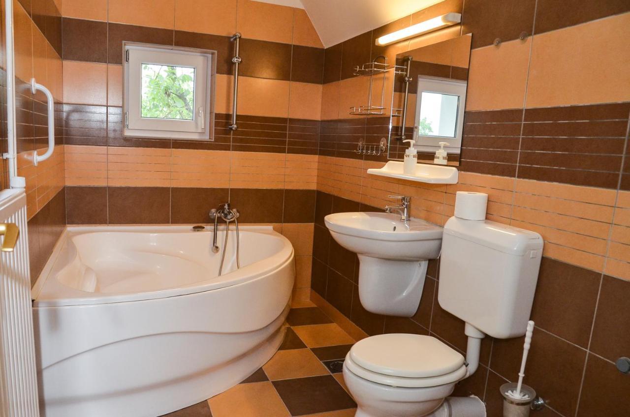 Gabor Aron Apartman Aparthotel Hajduszoboszlo Exterior photo